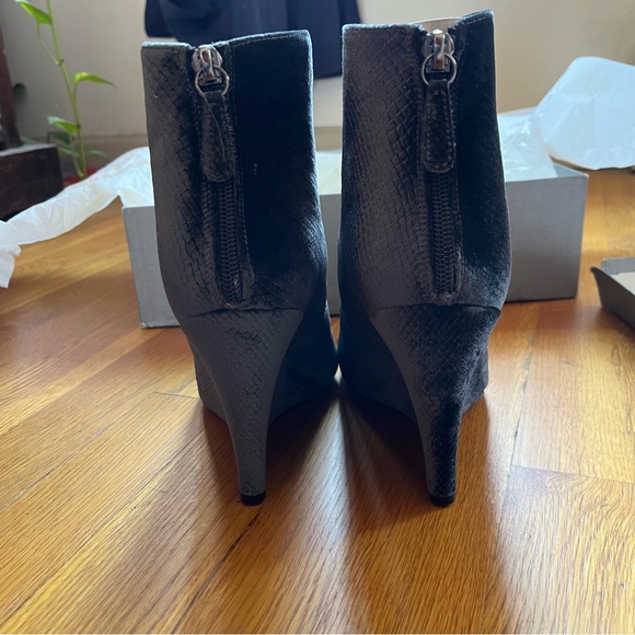 Aquatalia Velvet Bootie New in Box Vintage - Picture 8 of 11